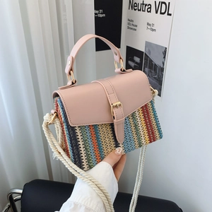 Sac Bandoulière Tissé Pour Femmes Rabat En Cuir PU Contrasté Coloré Petit Sac Carré Avec Bandoulière En Corde Style Bohème