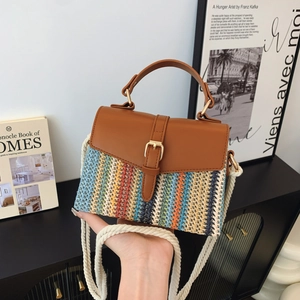 Sac bandoulière tissé tendance avec garniture en cuir et boucle dorée femme