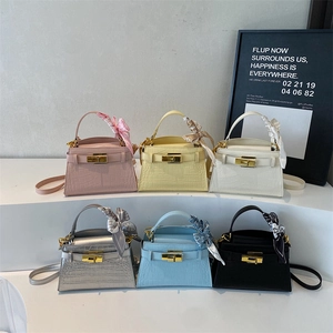 Mini sacs à main motif crocodile avec foulards en soie en six couleurs variées