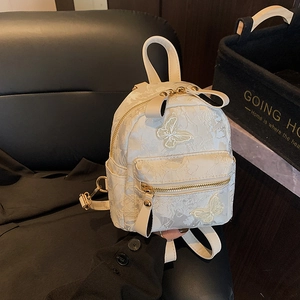 Mini sac à dos avec broderie papillon et dentelle florale au style sophistiqué