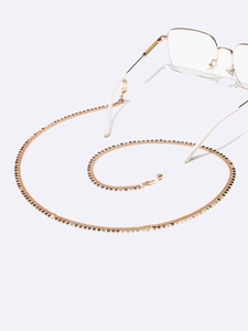 Détail de la chaîne de lunettes dorée avec paillettes rondes et boucles antidérapantes