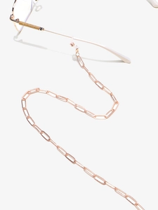 Détail de la chaîne à lunettes trombone en or rose avec embouts en silicone