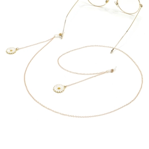 Golden metal eyewear chain featuring white daisy flower pendants and anti-slip silicone loops