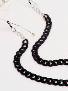 Chaîne à lunettes en acrylique noir avec maillons métalliques argentés sur fond rose