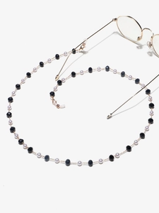 Détail de la chaîne à lunettes perles 8mm et cristal avec maillons dorés et boucles