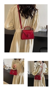 Détail du sac en cuir rouge avec fermoir métallique argenté vertical et rabat chic