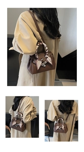 Borsa a mano in pelle martellata color caffè con foulard di seta sul manico e tracolla