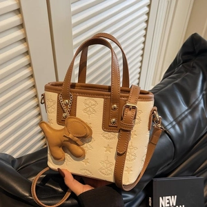 Mode Eimertasche Handtasche PU Leder Stern Prägemuster Tote Umhängetasche Mit Süßem Hund Charm Für Frauen Täglich