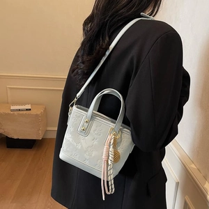 Mini borsa tote blu con motivi a stella in rilievo e tracolla regolabile per donna