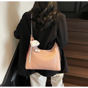 Pink lychee texture hobo bag with silver chain and white cloud plush charm