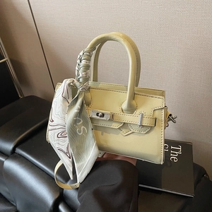 Kleine Quadratische Umhängetasche Für Damen PU Leder Handtasche Mit Satinnschal Dekor Elegante Schultertasche Mit Metallschloss