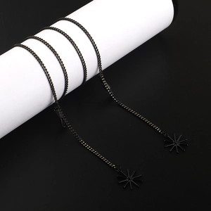 Chaîne à lunettes noire minimaliste avec pendentifs flocon sur support blanc