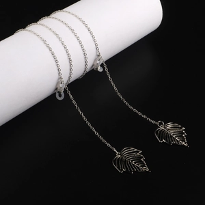 Silberne Brillenlkette aus Metall mit Blattanhängern und Silikonschlaufen