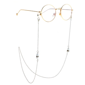 Catenina per occhiali minimalista argento con perle bianche e accenti di strass
