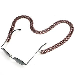 Matte acrylic chunky curb link eyewear chain in heart shape with sunglasses