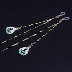 Set de chaînes de lunettes tendance avec pendentif ampoule unique et motif chat en bateau