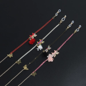 Chaînes de lunettes colorées avec papillons métalliques et fleurs en tissu en quatre couleurs