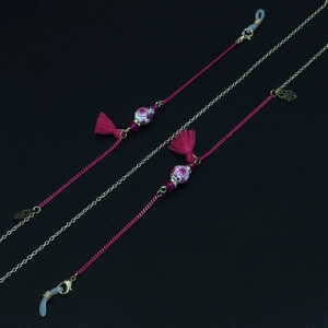 Detail of pink tassel, ceramic floral beads and golden chain on this glasses strap