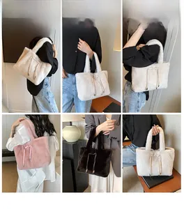 Collage de sacs cabas en peluche avec nœuds en ruban portés par un mannequin sous divers angles