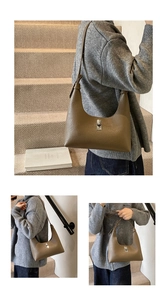 Dettaglio della pelle martellata marrone e fibbia argentata su una borsa hobo minimalista
