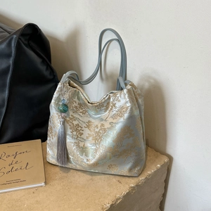 Borsa tote con ricami cinesi e motivi di paesaggi dorati con nappina di lusso
