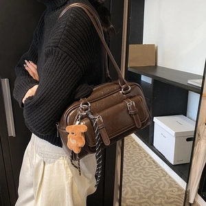 Winter Boston shoulder bag in brown waxed leather with vintage side buckles and charm