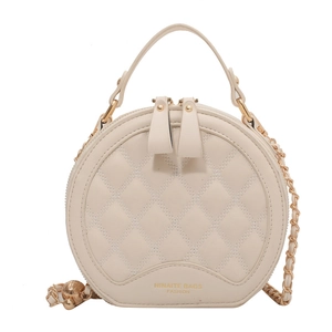 Sac bandoulière rond matelassé beige élégant avec chaîne dorée et poignée