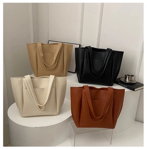 Detailed comparison of minimalist tote bags in cream, black, white, and caramel colors
