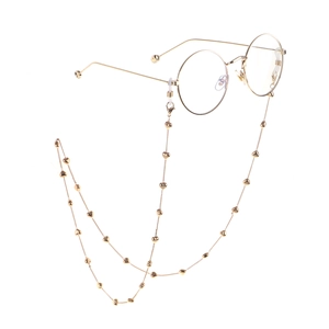 Chaîne de lunettes dorée avec pendentifs en cœur et lunettes rondes à la mode