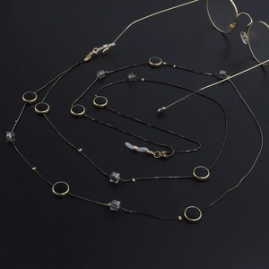 Zweifach verwendbare schwarze Kristall-Brillenkette mit goldenen Akzenten