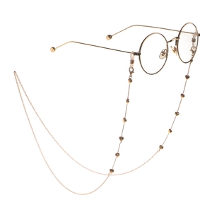 Chaîne de lunettes dorée avec petits pendentifs en cœur et embouts en silicone antidérapants