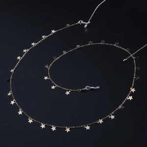 Chaîne de lunettes minimaliste dorée avec de délicats pendentifs en forme d'étoile