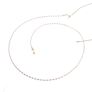 Détail de la chaîne à lunettes en métal or rose avec boucles antidérapantes
