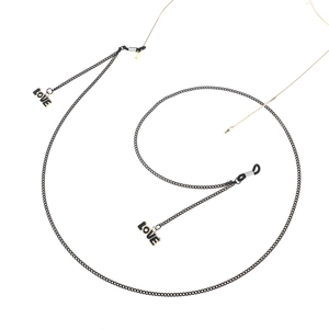 Chaîne à lunettes en métal noir avec pendentifs Love et boucles en caoutchouc réglables