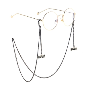 Chaîne à lunettes noire avec pendentif LOVE et monture ronde dorée au style rétro