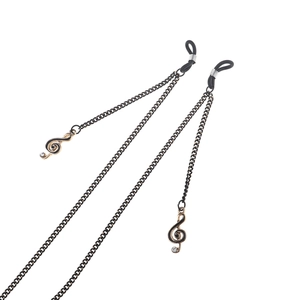 Modische schwarze Brillenkette mit goldenen Violinschlüssel-Anhängern und kleinen Strasssteinen