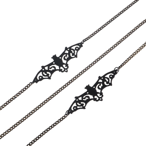 Chaîne à lunettes gothique en métal noir mat avec pendentifs chauve-souris en filigrane