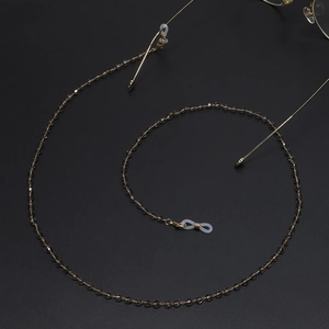 Chaîne de lunettes faite main en perles de cristal gris avec attaches dorées et embouts