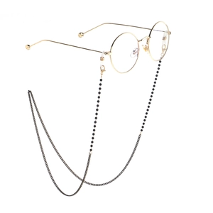 Lunettes dorées à monture ronde avec chaîne en perles noires et boucles antidérapantes