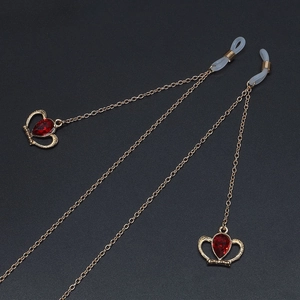 Chaîne de lunettes dorée avec pendentif couronne et gemme rouge en forme de goutte