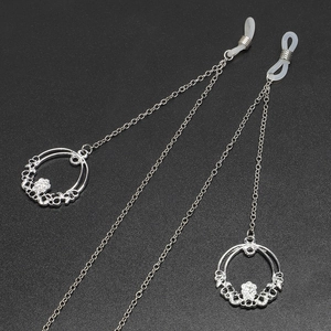 Catenina per occhiali argento antiscivolo con ciondoli a fiore e anelli in silicone