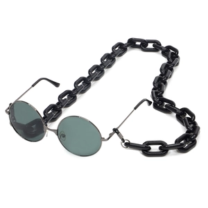 Retro round metal sunglasses with a thick black acrylic chain in a heart-shaped layout