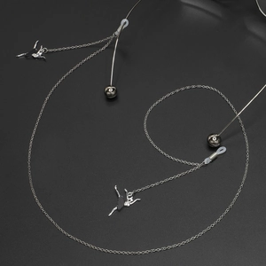 Chaîne de lunettes argentée avec pendentif danseuse de ballet et boucles antidérapantes