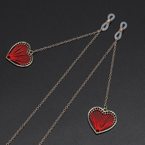 Metal Glasses Chain Non-Slip Eyewear Lanyard With Red Woven Heart Pendants Elegant Fashion Retro Style For Women