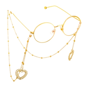 Lunettes rondes en métal doré avec chaîne à pendentif cœur et perles sur fond blanc
