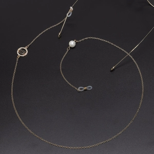 Elegante goldene Brillenkette mit Perle und funkelndem Kristall-D-Buchstabenanhänger