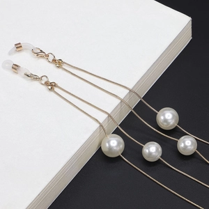 Dual-use gold snake chain necklace and eyewear holder with white pearls accessory