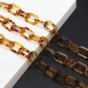 Chic amber leopard resin glasses chain with thick oval links on minimalist background