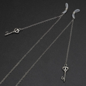 Gothic Punk Silver Alloy Eyeglass Chain With Skull Key Heart Pendant Non-slip Sunglasses Strap Holder For Daily Travel