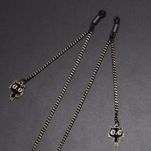 Fashionable black cat pendant eyewear chain with gold and black links for sunglasses